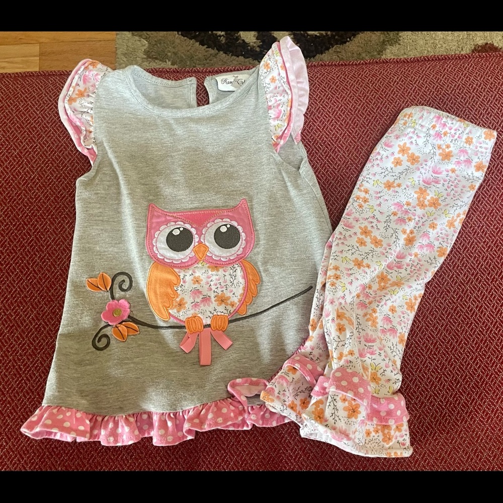 2 piece top/bottoms. Top buttons in back. Like New, worn once. 3T Rare Editions